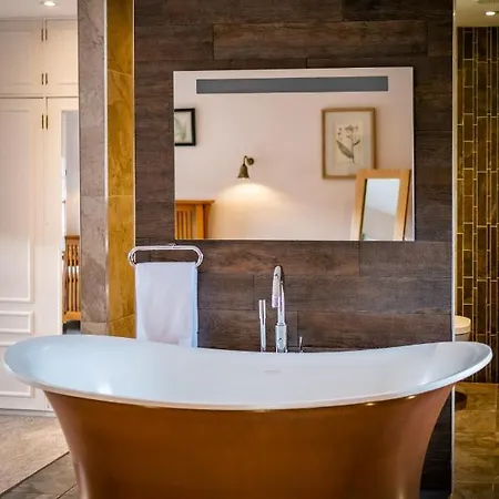 בית נופש Grade 2 Listed 2 Bedroom Pet Friendly - Parking - Hot Tub - Very Quiet