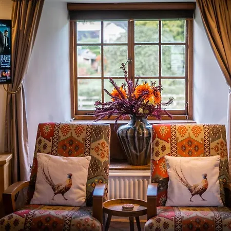 Grade 2 Listed 2 Bedroom Pet Friendly - Parking - Hot Tub - Very Quiet