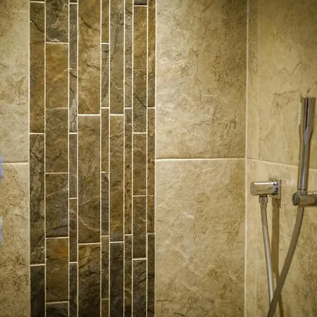 בית נופש Grade 2 Listed 2 Bedroom Pet Friendly - Parking - Hot Tub - Very Quiet *