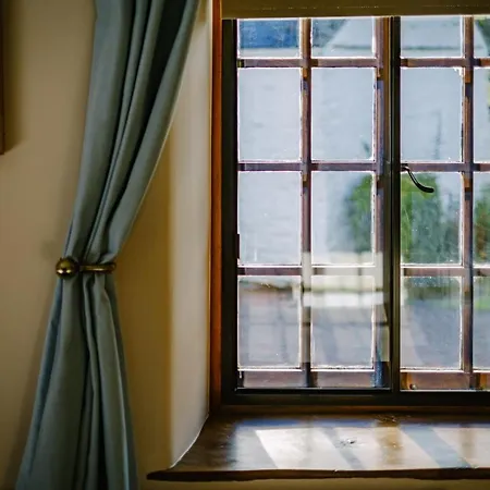 Grade 2 Listed 2 Bedroom Pet Friendly - Parking - Hot Tub - Very Quiet * באונס-און-ווינדרמיר