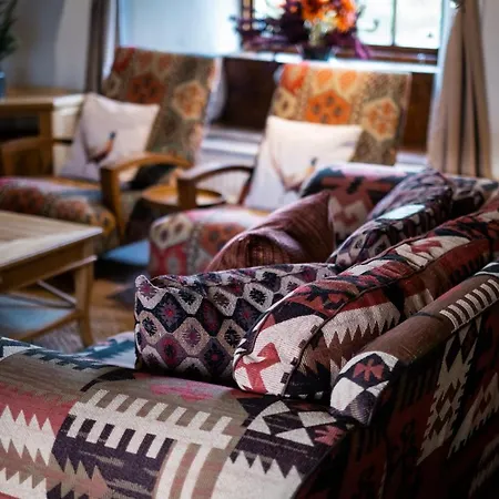 Grade 2 Listed 2 Bedroom Pet Friendly - Parking - Hot Tub - Very Quiet באונס-און-ווינדרמיר