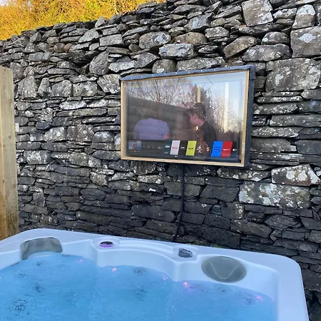 Grade 2 Listed 2 Bedroom Pet Friendly - Parking - Hot Tub - Very Quiet