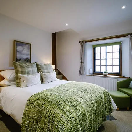 Grade 2 Listed 2 Bedroom Pet Friendly - Parking - Hot Tub - Very Quiet Ferienhaus *