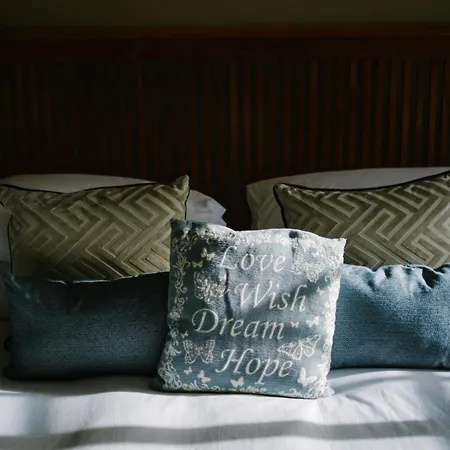 Grade 2 Listed 2 Bedroom Pet Friendly - Parking - Hot Tub - Very Quiet Bowness-on-Windermere