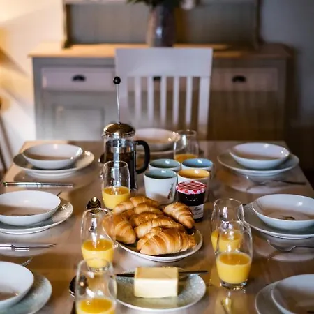 Grade 2 Listed 2 Bedroom Pet Friendly - Parking - Hot Tub - Very Quiet