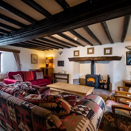 Grade 2 Listed 2 Bedroom Pet Friendly - Parking - Hot Tub - Very Quiet * Bowness-on-Windermere