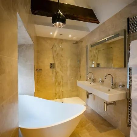 Grade 2 Listed 2 Bedroom Pet Friendly - Parking - Hot Tub - Very Quiet Ferienhaus *