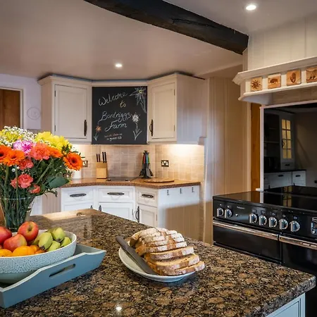 度假居 Grade 2 Listed 2 Bedroom Pet Friendly - Parking - Hot Tub - Very Quiet