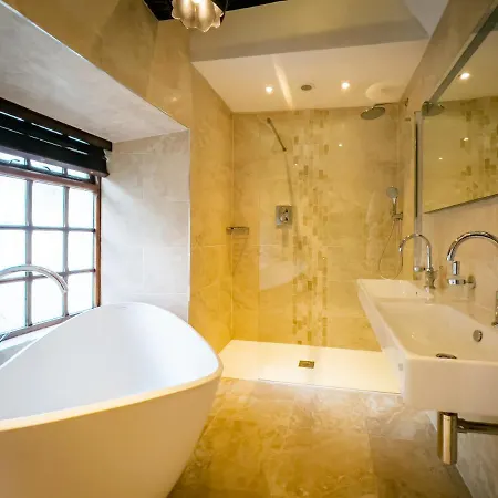 Ferienhaus Grade 2 Listed 2 Bedroom Pet Friendly - Parking - Hot Tub - Very Quiet *