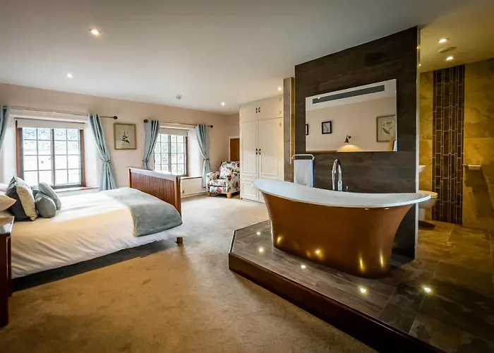 度假居 Grade 2 Listed 2 Bedroom Pet Friendly - Parking - Hot Tub - Very Quiet *