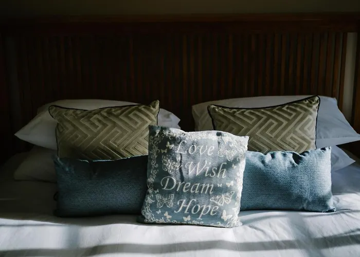 Grade 2 Listed 2 Bedroom Pet Friendly - Parking - Hot Tub - Very Quiet 鲍内斯温德米尔