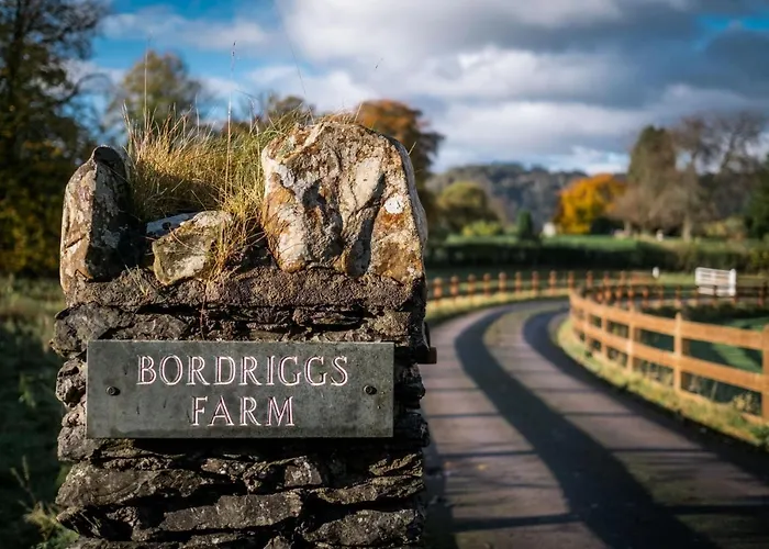 度假居 Grade 2 Listed 2 Bedroom Pet Friendly - Parking - Hot Tub - Very Quiet 鲍内斯温德米尔