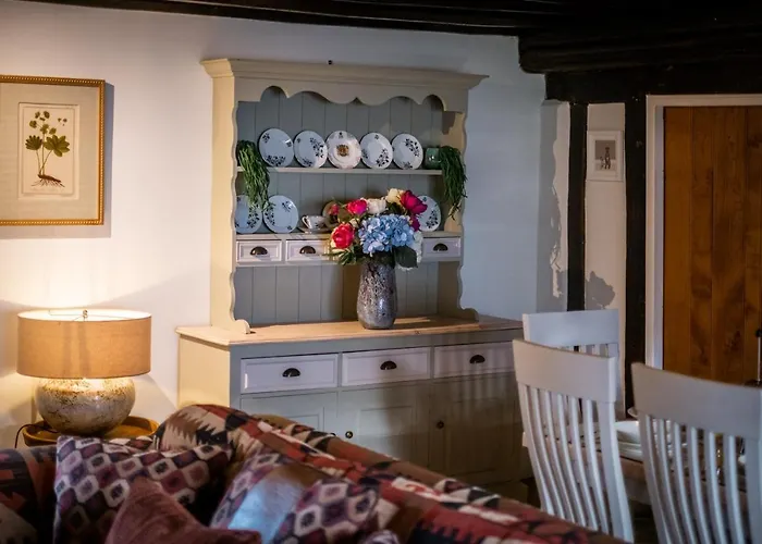 Grade 2 Listed 2 Bedroom Pet Friendly - Parking - Hot Tub - Very Quiet 度假居