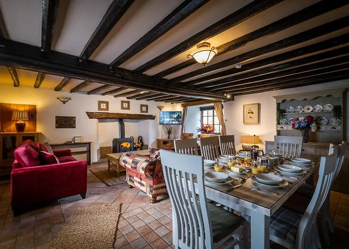 度假居 Grade 2 Listed 2 Bedroom Pet Friendly - Parking - Hot Tub - Very Quiet *