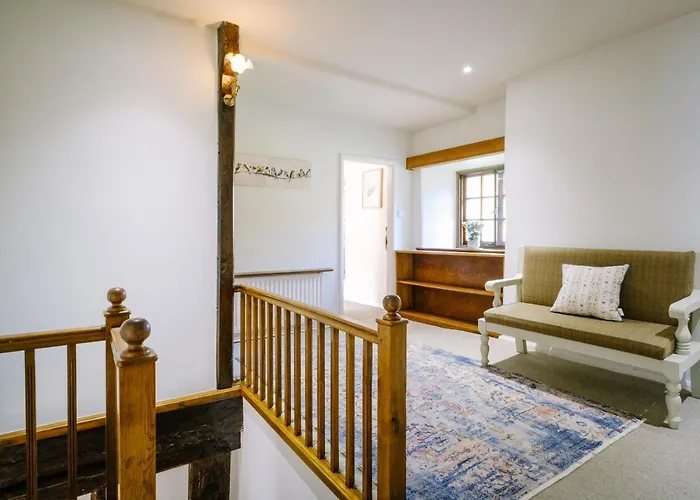 度假居 Grade 2 Listed 2 Bedroom Pet Friendly - Parking - Hot Tub - Very Quiet 鲍内斯温德米尔