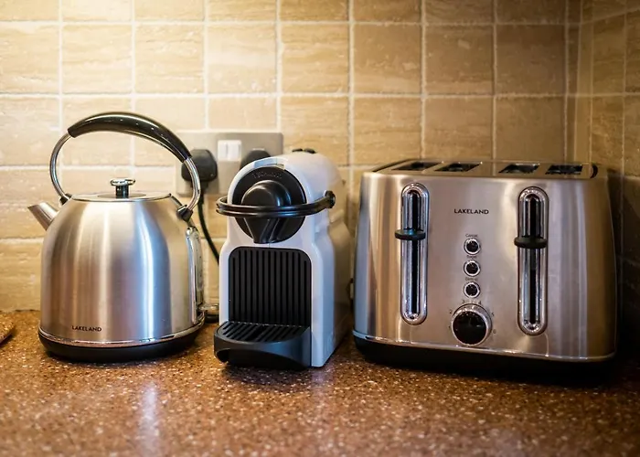 度假居 Grade 2 Listed 2 Bedroom Pet Friendly - Parking - Hot Tub - Very Quiet 鲍内斯温德米尔