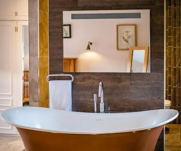 度假居 Grade 2 Listed 2 Bedroom Pet Friendly - Parking - Hot Tub - Very Quiet