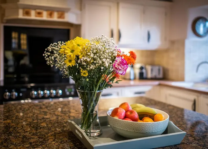 Grade 2 Listed 2 Bedroom Pet Friendly - Parking - Hot Tub - Very Quiet 度假居 鲍内斯温德米尔