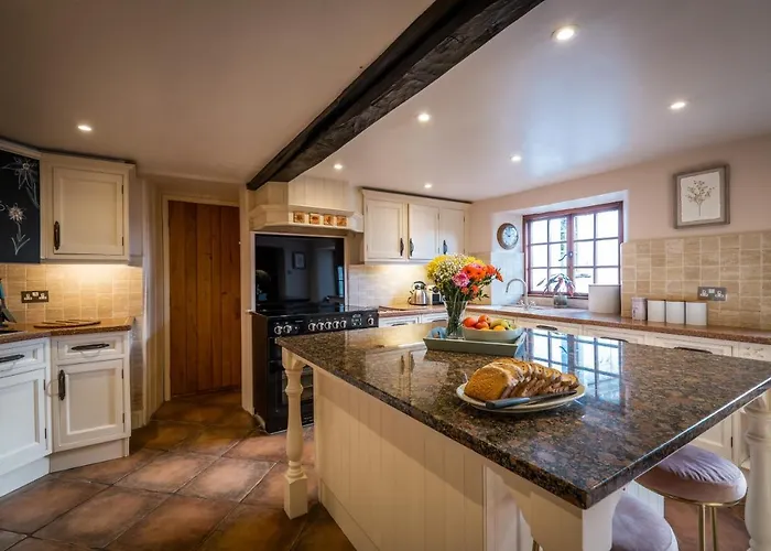 度假居 Grade 2 Listed 2 Bedroom Pet Friendly - Parking - Hot Tub - Very Quiet 鲍内斯温德米尔