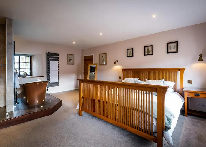 度假居 Grade 2 Listed 2 Bedroom Pet Friendly - Parking - Hot Tub - Very Quiet