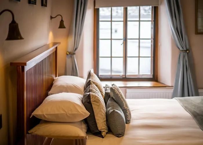 Grade 2 Listed 2 Bedroom Pet Friendly - Parking - Hot Tub - Very Quiet 度假居