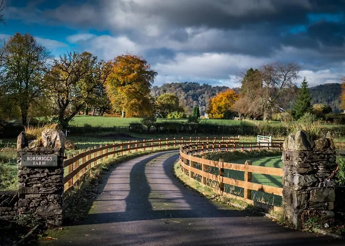 Grade 2 Listed 2 Bedroom Pet Friendly - Parking - Hot Tub - Very Quiet 鲍内斯温德米尔