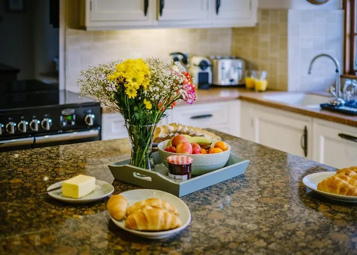 Grade 2 Listed 2 Bedroom Pet Friendly - Parking - Hot Tub - Very Quiet * 鲍内斯温德米尔