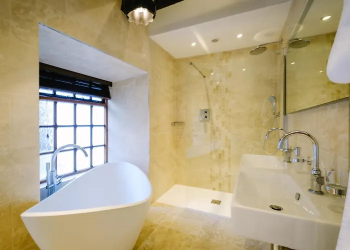 Grade 2 Listed 2 Bedroom Pet Friendly - Parking - Hot Tub - Very Quiet 度假居 *