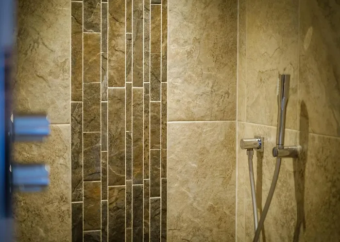 度假居 Grade 2 Listed 2 Bedroom Pet Friendly - Parking - Hot Tub - Very Quiet *