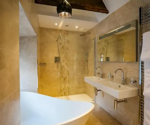 Grade 2 Listed 2 Bedroom Pet Friendly - Parking - Hot Tub - Very Quiet 度假居 *