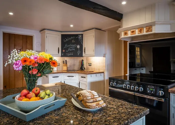 度假居 Grade 2 Listed 2 Bedroom Pet Friendly - Parking - Hot Tub - Very Quiet