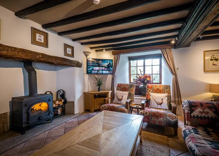 Grade 2 Listed 2 Bedroom Pet Friendly - Parking - Hot Tub - Very Quiet *