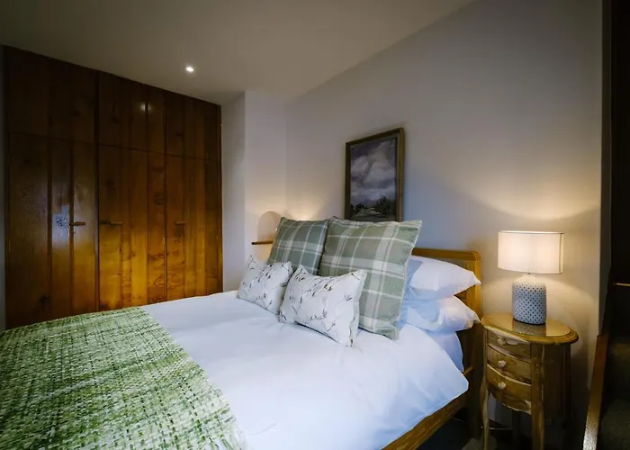 Grade 2 Listed 2 Bedroom Pet Friendly - Parking - Hot Tub - Very Quiet * 鲍内斯温德米尔