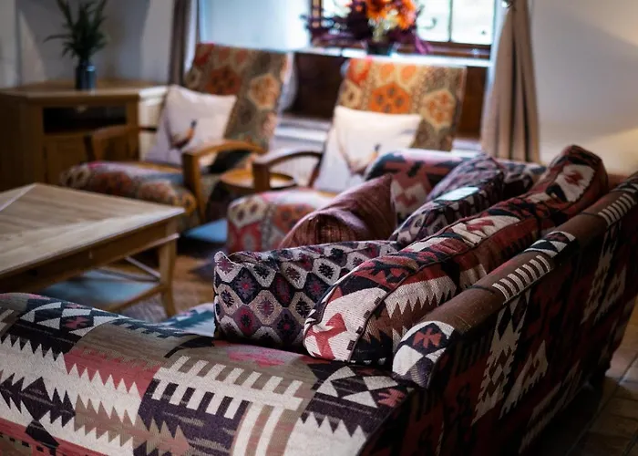 Grade 2 Listed 2 Bedroom Pet Friendly - Parking - Hot Tub - Very Quiet 鲍内斯温德米尔