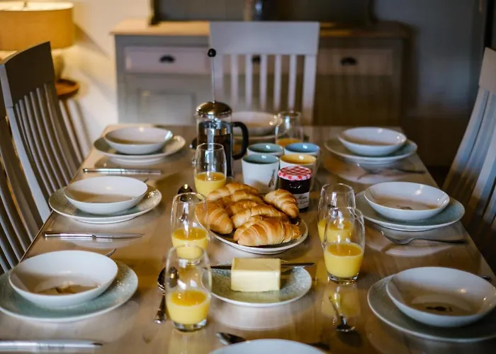 Grade 2 Listed 2 Bedroom Pet Friendly - Parking - Hot Tub - Very Quiet 度假居 *