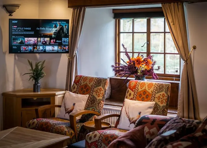 Grade 2 Listed 2 Bedroom Pet Friendly - Parking - Hot Tub - Very Quiet *