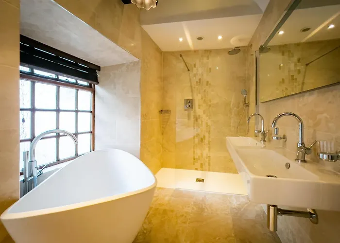 度假居 Grade 2 Listed 2 Bedroom Pet Friendly - Parking - Hot Tub - Very Quiet *