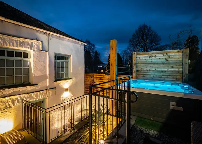 Grade 2 Listed 2 Bedroom Pet Friendly - Parking - Hot Tub - Very Quiet 度假居 鲍内斯温德米尔