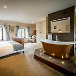 Tatil Evi Grade 2 Listed 2 Bedroom Pet Friendly - Parking - Hot Tub - Very Quiet *