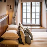 Grade 2 Listed 2 Bedroom Pet Friendly - Parking - Hot Tub - Very Quiet Tatil Evi