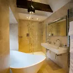 Grade 2 Listed 2 Bedroom Pet Friendly - Parking - Hot Tub - Very Quiet Tatil Evi *