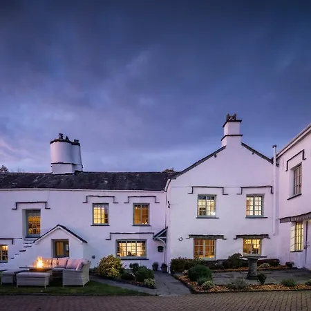 Grade 2 Listed 2 Bedroom Pet Friendly - Parking - Hot Tub - Very Quiet * Bowness-on-Windermere